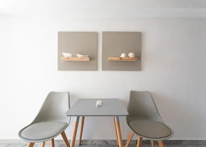 White W2 New In * Naousa