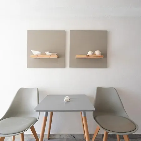 White W2 New In * Naoussa