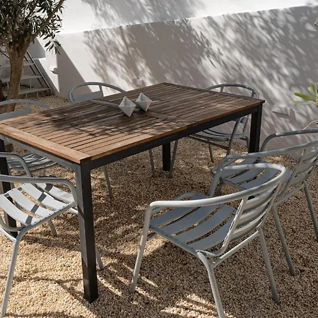 White W2 New In Apartment Naoussa