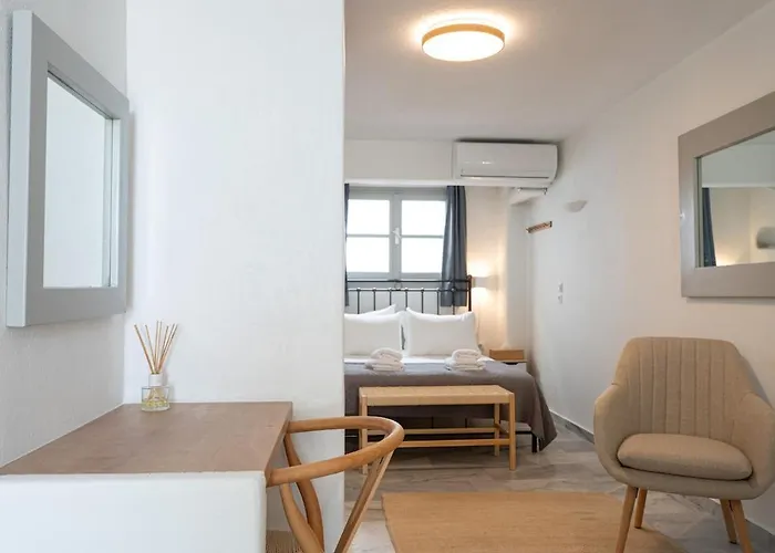 White W2 New In * Naousa